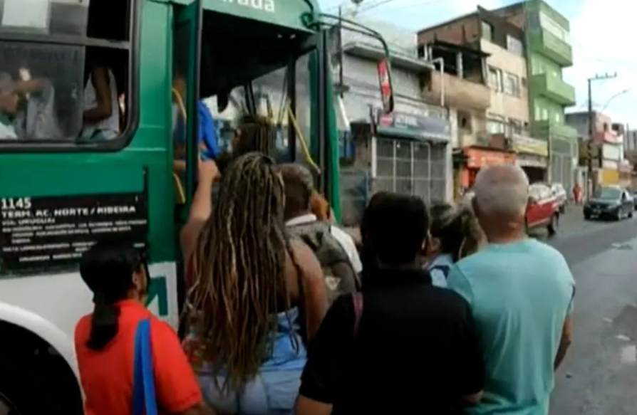 Ônibus voltam a circular no Uruguai após quatro dias suspensos