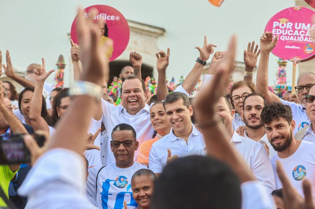 Ao lado de Jerônimo, Geraldo e Fabya participam de missa na Igreja do Bonfim