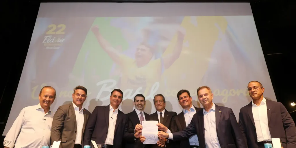 14 governadores eleitos e Augusto Cury formalizam apoio a Flávio Bolsonaro