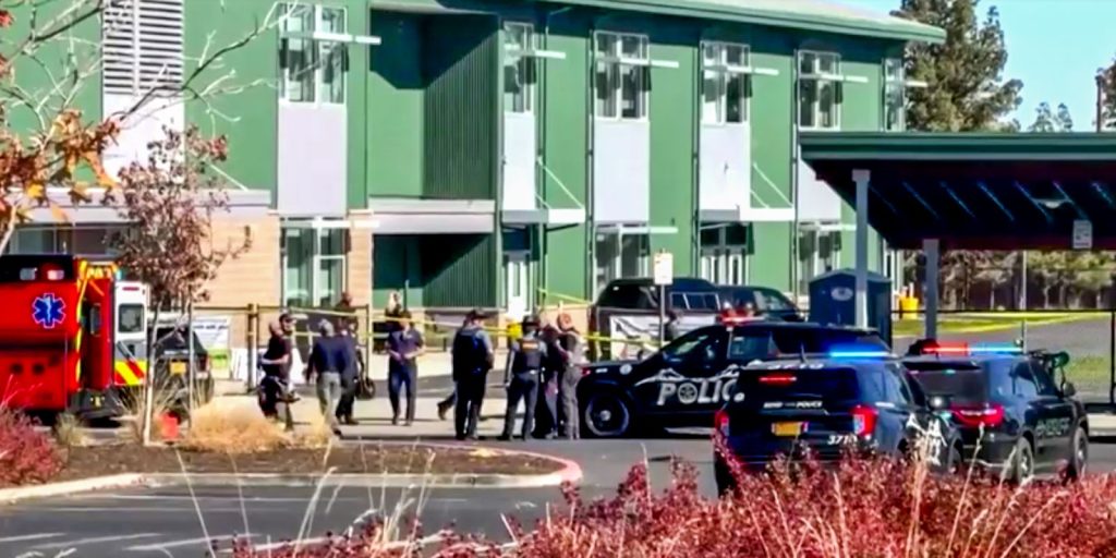 Adolescente de 16 anos mata quatro em escola primária de Bend (Oregon)