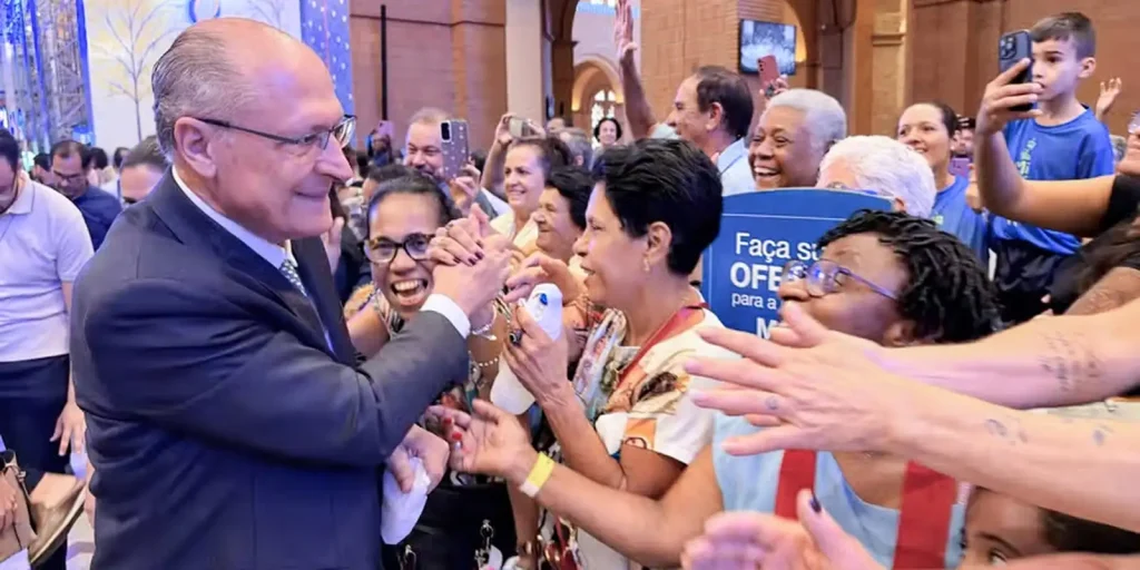 Alckmin pede isenção do TSE e critica retirada do canal 'Exército do Lula'