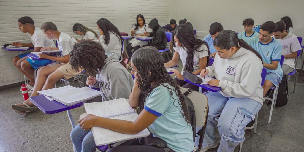 Alunos cobram ensino melhor e formação de professores para 2027
