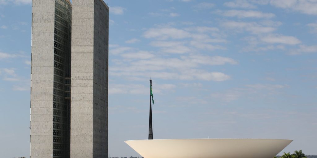 Câmara aprova aumento do teto do MEI e anistia de dívidas até 13/10/2026