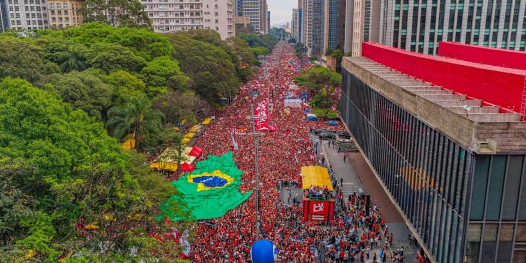 Coligação de Lula pede ao TSE retirada de posts falsos sobre comício