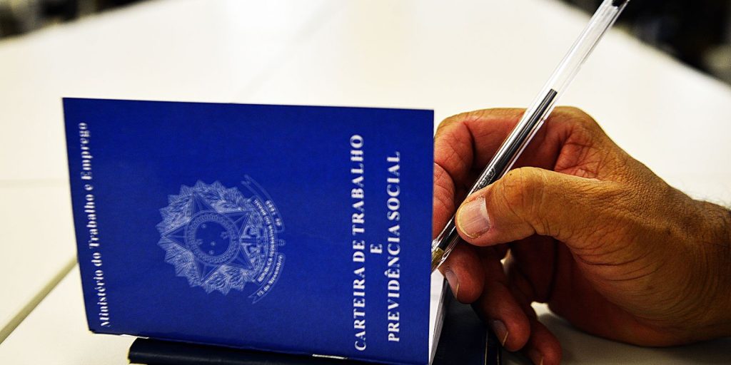 Congresso promulga emenda e substitui escala 6x1 por 5x2 em 15/12/2026