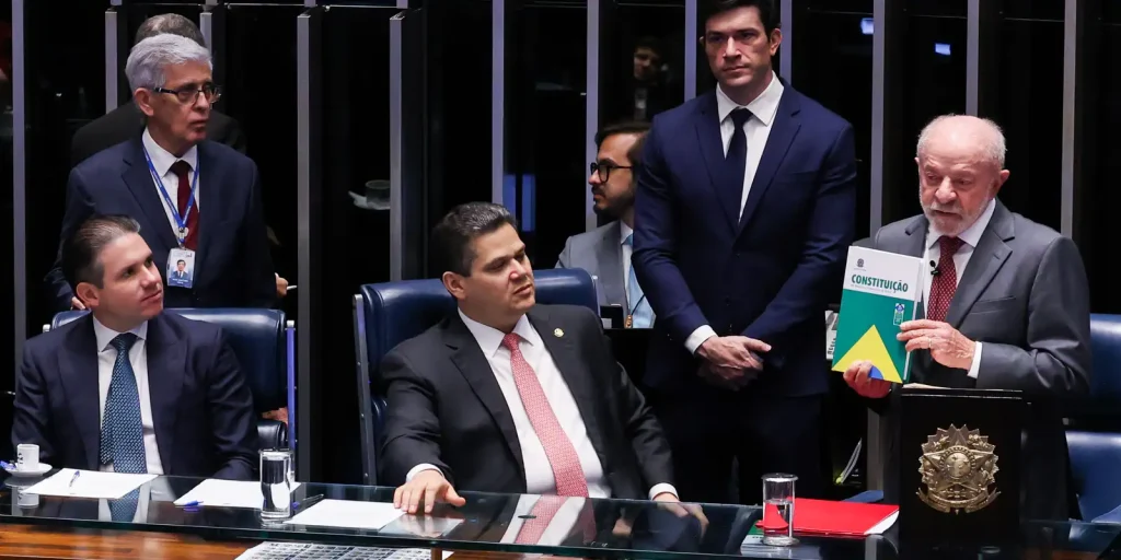 Emenda cria aposentadoria com 57/60 anos para agentes de saúde