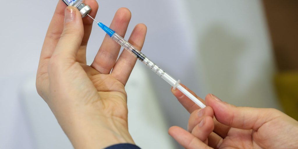 Fiocruz alerta: vírus respiratórios disparam, SRAG sobe entre crianças