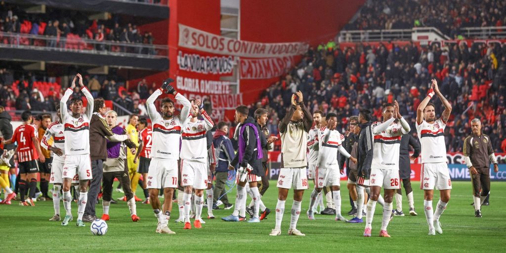 Flamengo segura 0 a 0 com Estudiantes e leva decisão para o Maracanã