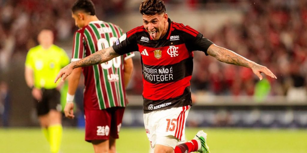 Flamengo segura liderança; Palmeiras fica a um ponto após goleada