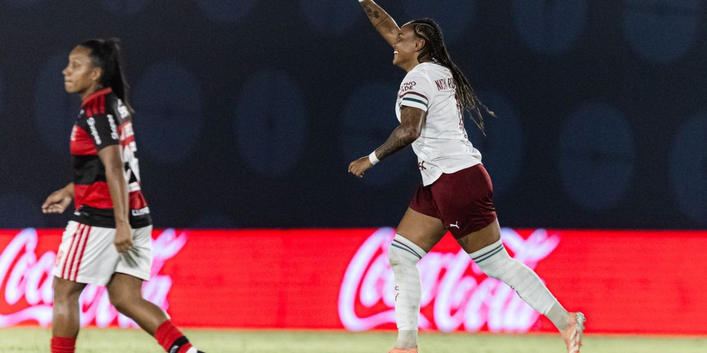 Fluminense vence Flamengo por 2 a 1 e abre vantagem nas quartas