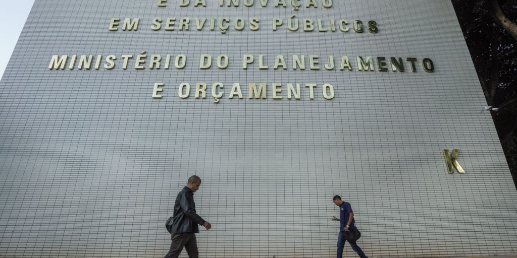 Governo pretende remanejar R$ 20 bilhões no Orçamento de 2027