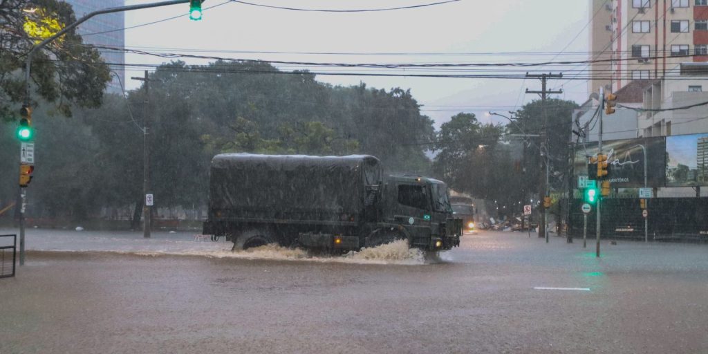 Inmet aciona alertas: tempestades no Sul e ar seco na Bahia