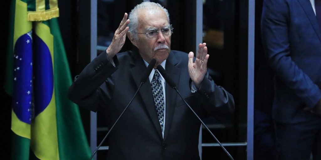 José Sarney, 96, é internado em UTI após cirurgia para obstrução intestinal