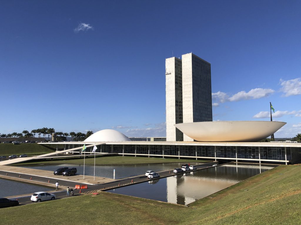 Lula promulga PEC do fim da escala 6x1; Flávio fala ao vivo na Globo
