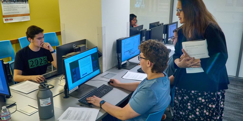 MEC libera 10 cursos grátis na Avamec sobre IA, redes e antirracismo