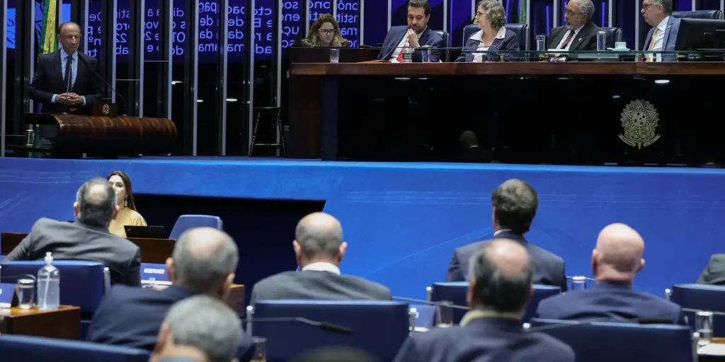 Plenário do Senado votará PEC que elimina escala 6x1 na quarta