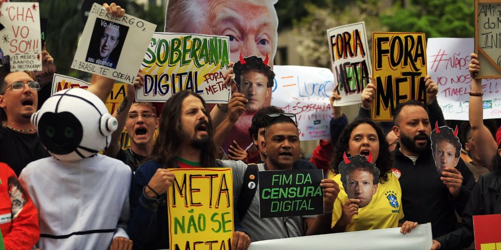 Protesto em SP: centenas exigem que Meta seja neutra nas eleições
