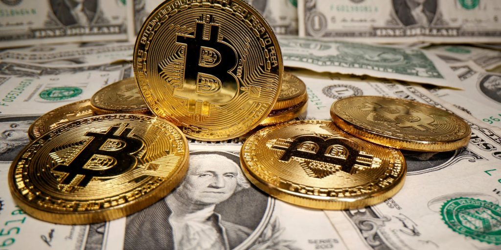Site paga em criptomoedas por posts pró-Flávio; denúncia vai à PGE
