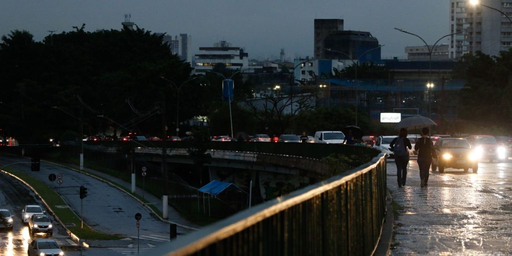 Tempestades atingem Centro-Oeste e Sudeste; sudoeste da Bahia em alerta