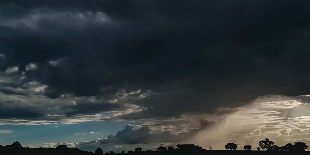 Tempestades atingem quase todo o país nesta segunda; veja onde há alertas