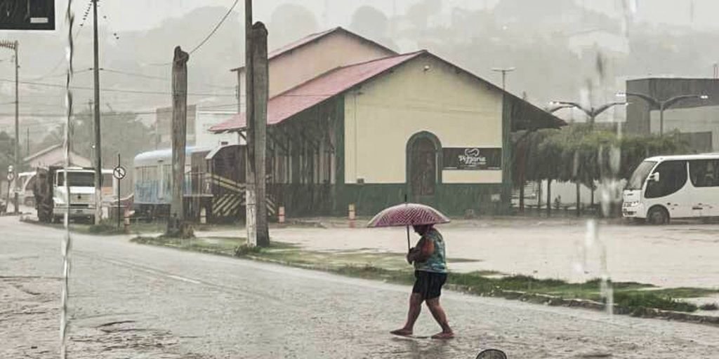 Temporal atinge Norte e Nordeste; sul da Bahia com alerta laranja