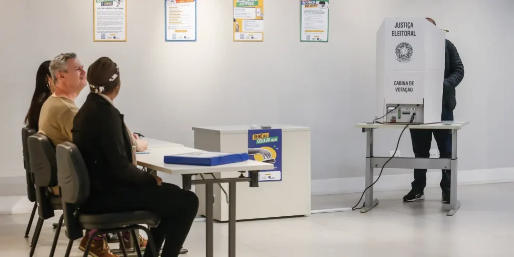 TRE-SP altera dois locais de votação após danos por chuvas