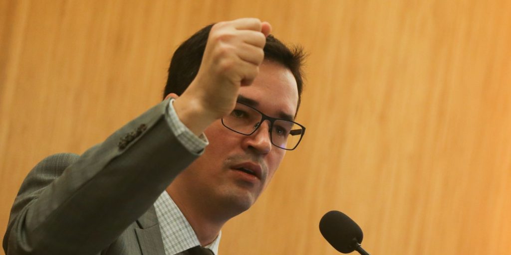 TSE adia julgamento que pode anular votos de Deltan Dallagnol